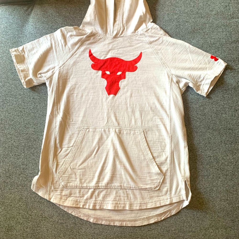 Under Armour- hooded short sleeve t-shirt